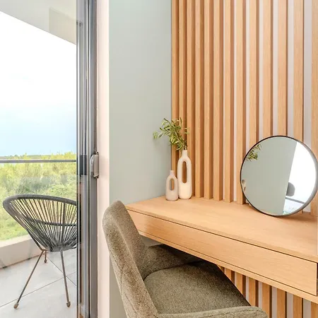 Willa Beachfront Jugo With Seaview