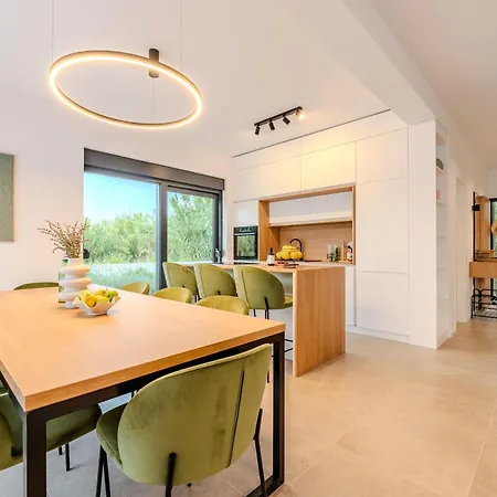 Beachfront Jugo With Seaview *