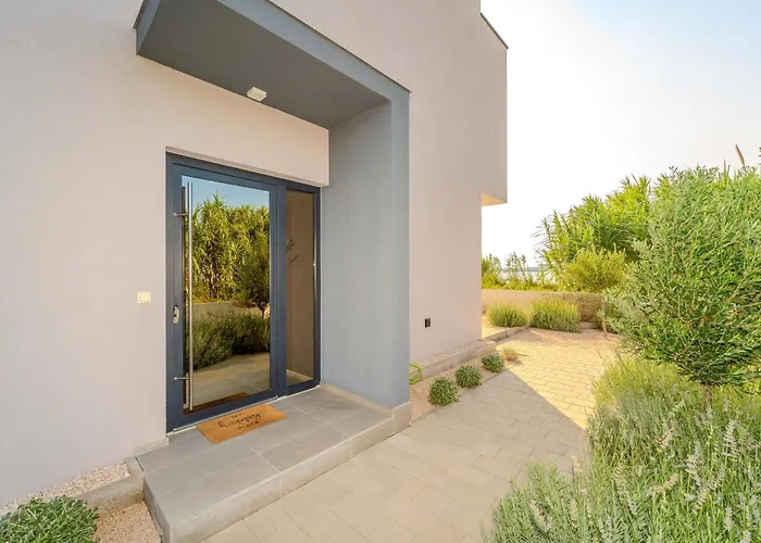 Villa Beachfront Jugo With Seaview *